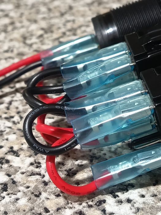 Painel de interruptores com 2 entradas USB