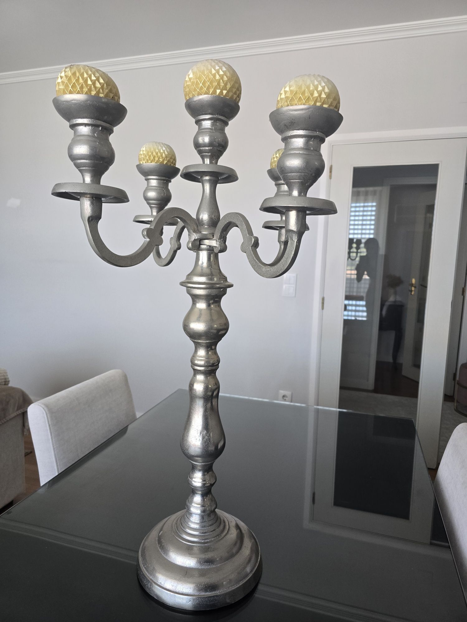 Candelabro em folha de prata