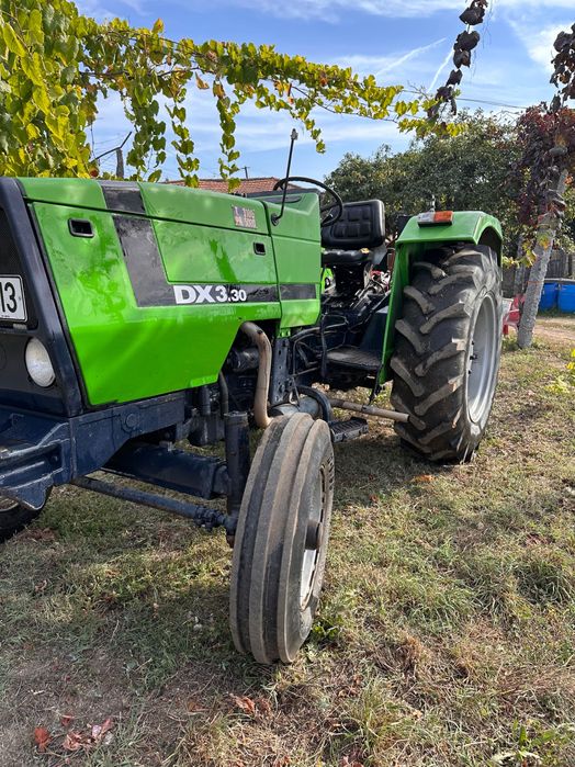 Trator Deutz com 54 cavalos