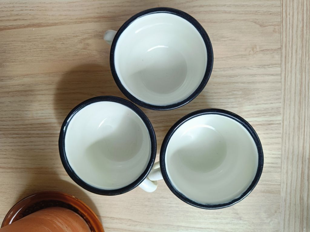 Trzy emaliowane kubki z jagodami 250ml