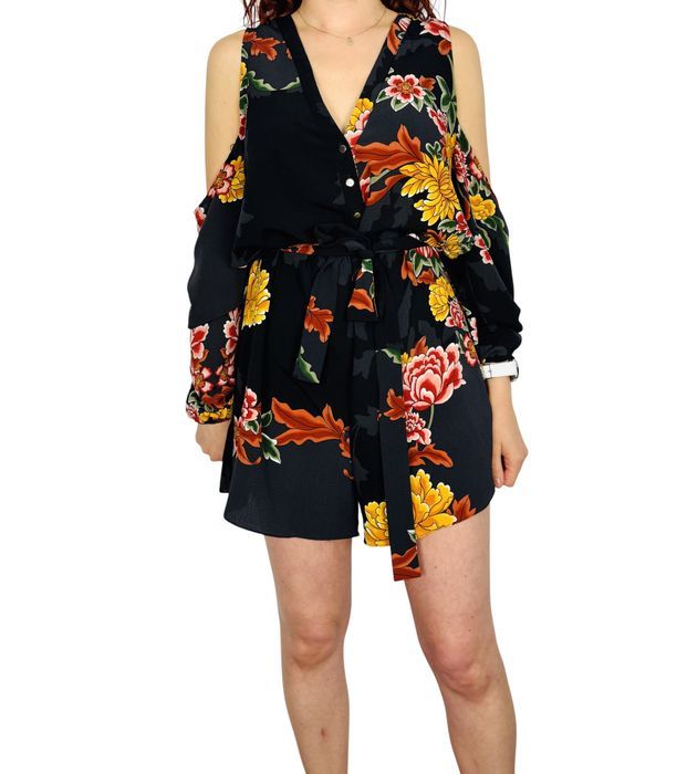 Kombinezon czarny w kwiaty z odkrytymi ramionami M 38 River Island