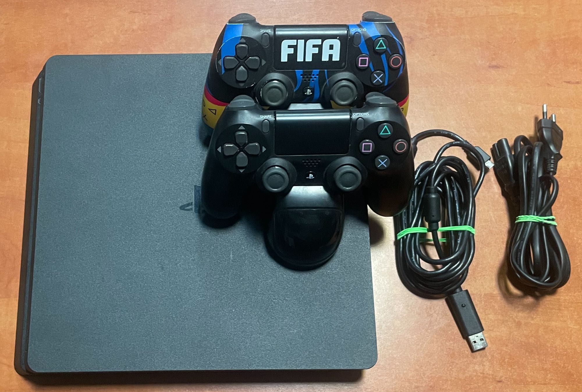 Konsola Sony PS4 S Slim nowy dysk 2TB 2000GB + 2 pady HDMI nowa pasta