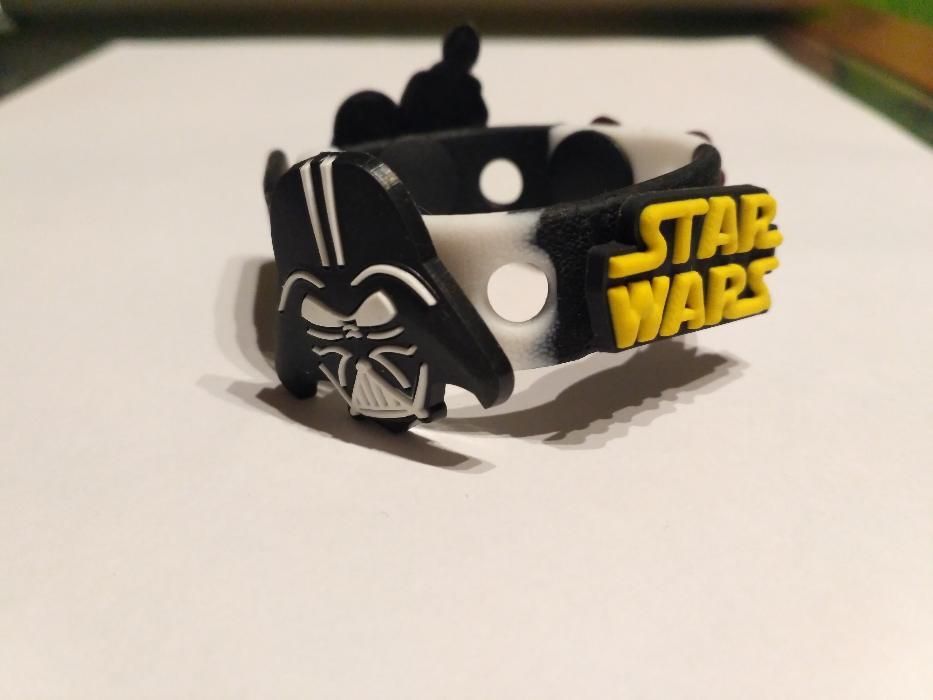 Pulseiras brindes pins avengers vingadores star wars