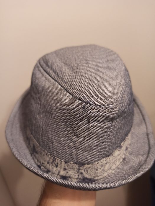 Elegancki kapelusz dla chłopca