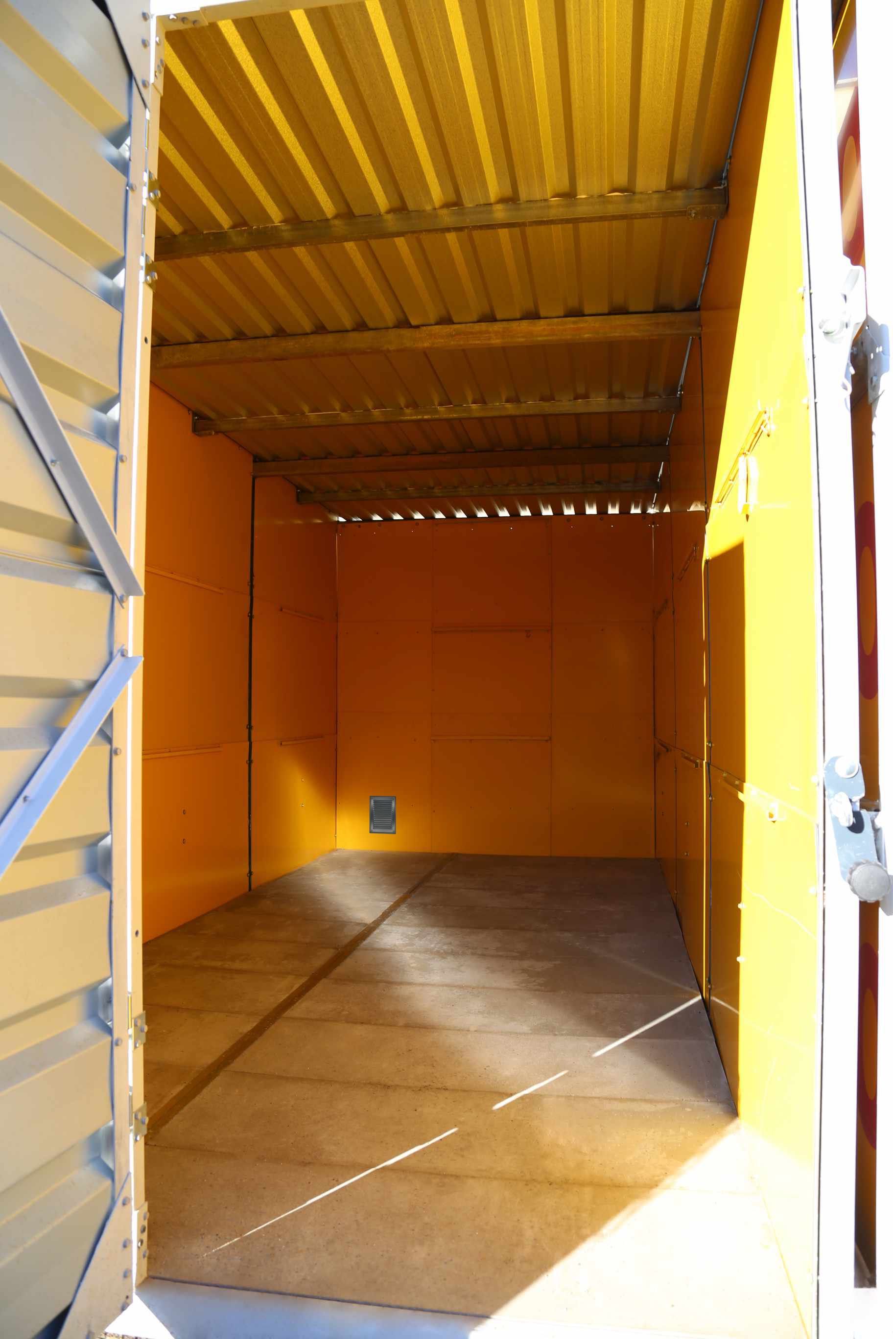 Magazyn samoobsługowy, Boks 9m² Dobrzecka/Podmiejska prąd, faktura