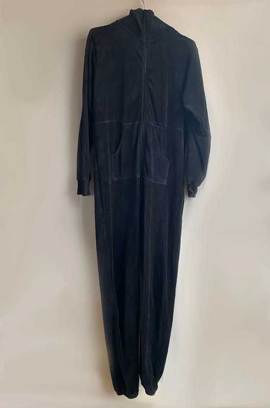Czarna jednoczęściowa welurowa piżama za zamek kaptur Snuggle Up M/L