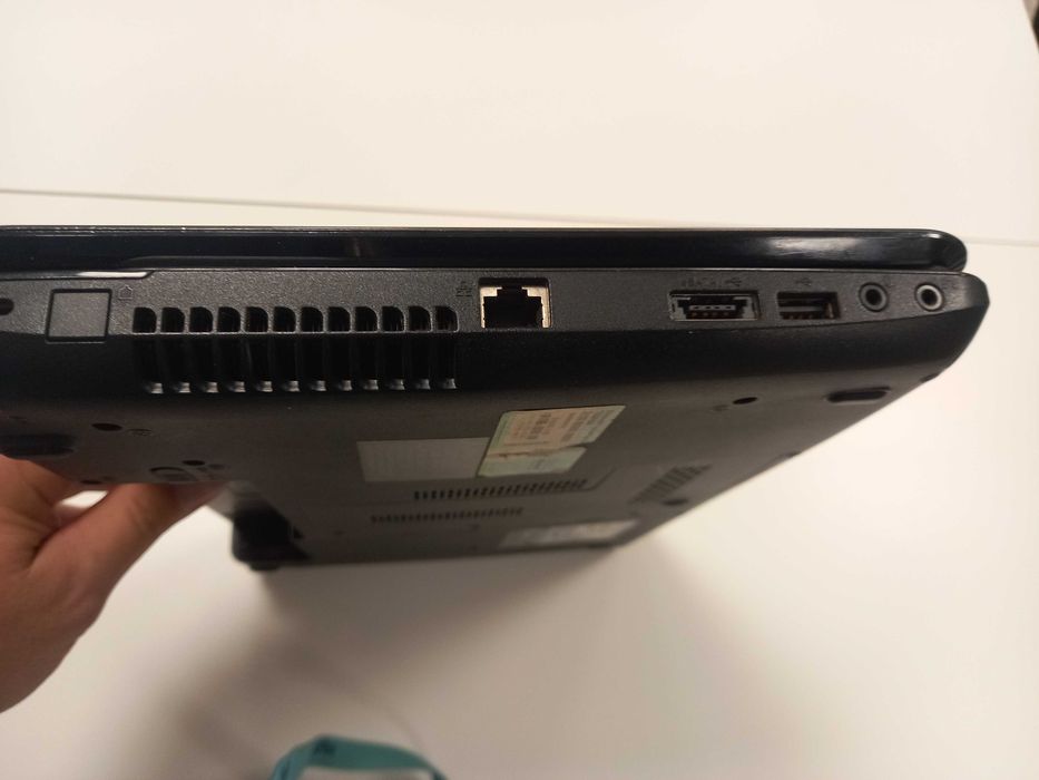 Laptop Toshiba Satelite L645D AMD Dual Core 2.3 GHz, 2Gb Ram, 220 HDD