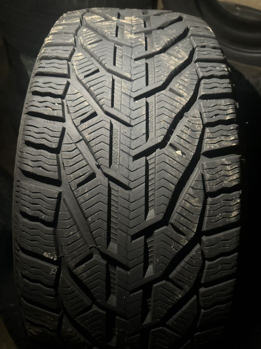 Зимові шини резина 255/50 20 стан нової