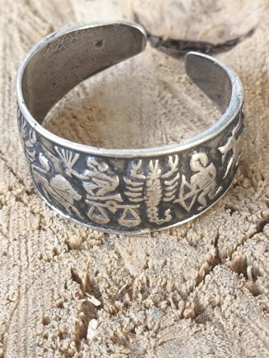 Srebrny pierścionek Znaki Zodiaku . Vintage