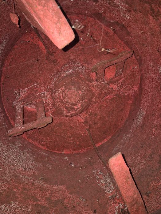 betoniarka na duzych stalowych kołach