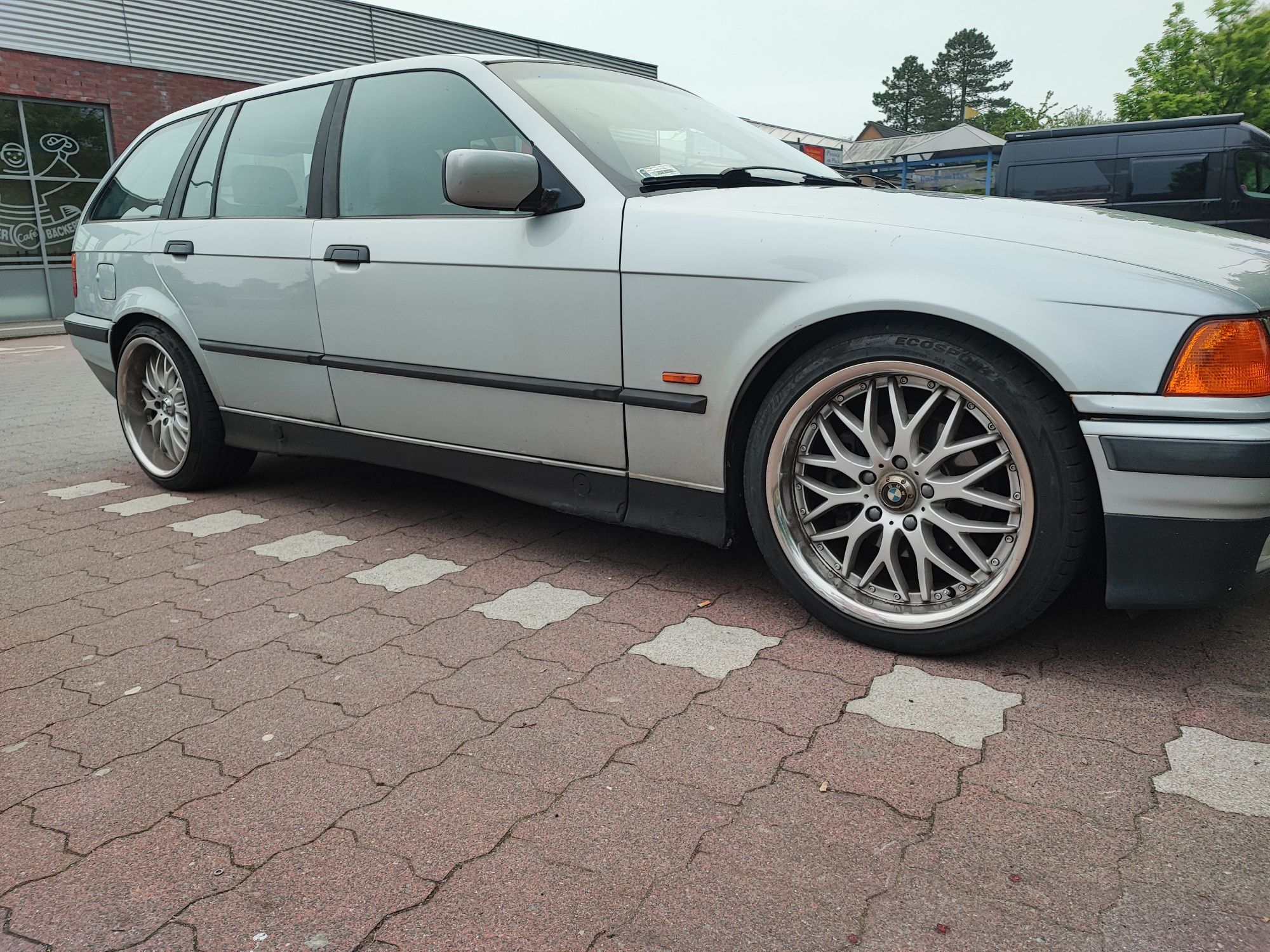 BMW e36 320i r6 18 tki