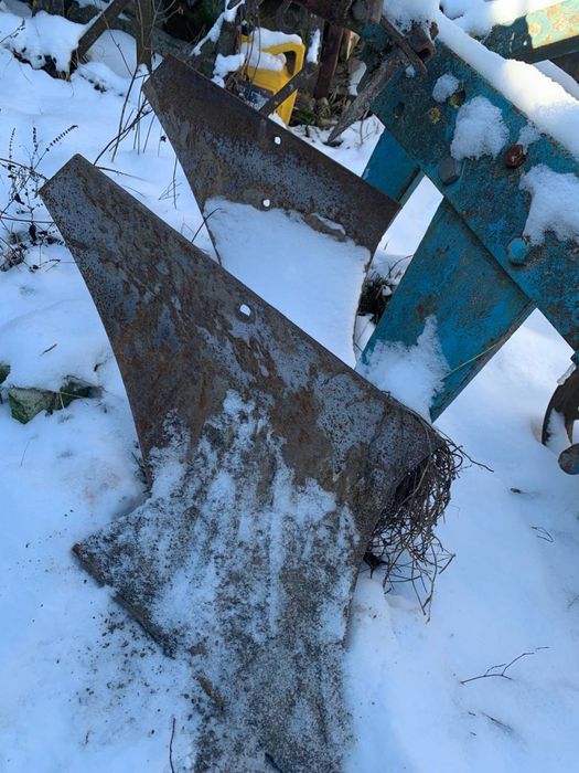 Продам плуг двох корпусний до трактора 2 по 25