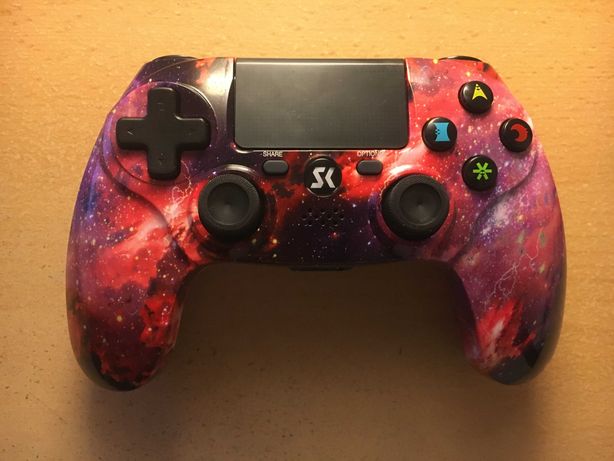 Pad bezprzewodowy PS4 kosmos kolorowy