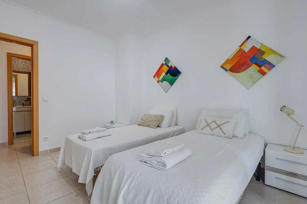 Apartamento T2 com Piscinas a 5 Min da Praia – Armação de Pêra Algarve