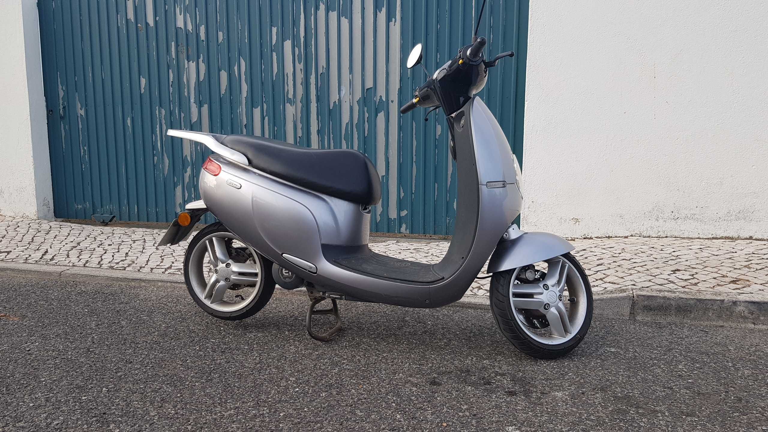 Scooter Elétrica Ecooter E1R - equivalente a 125cc