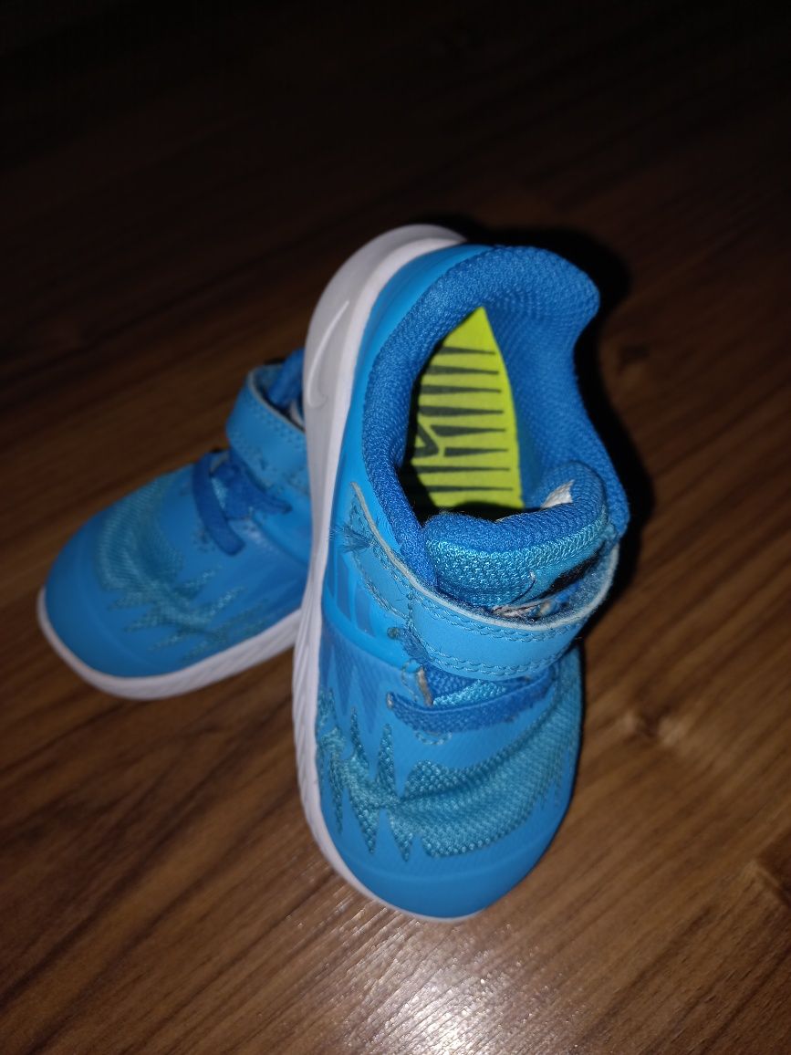 Buty sportowe adidasy Nike 22