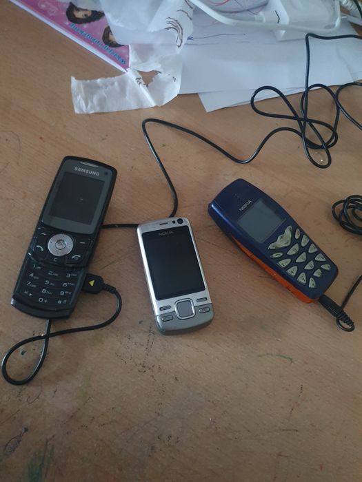 Stare telefony Nokia Samsung