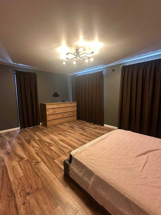 Дворівнева квартира з сучасним ремонтом, Виставка