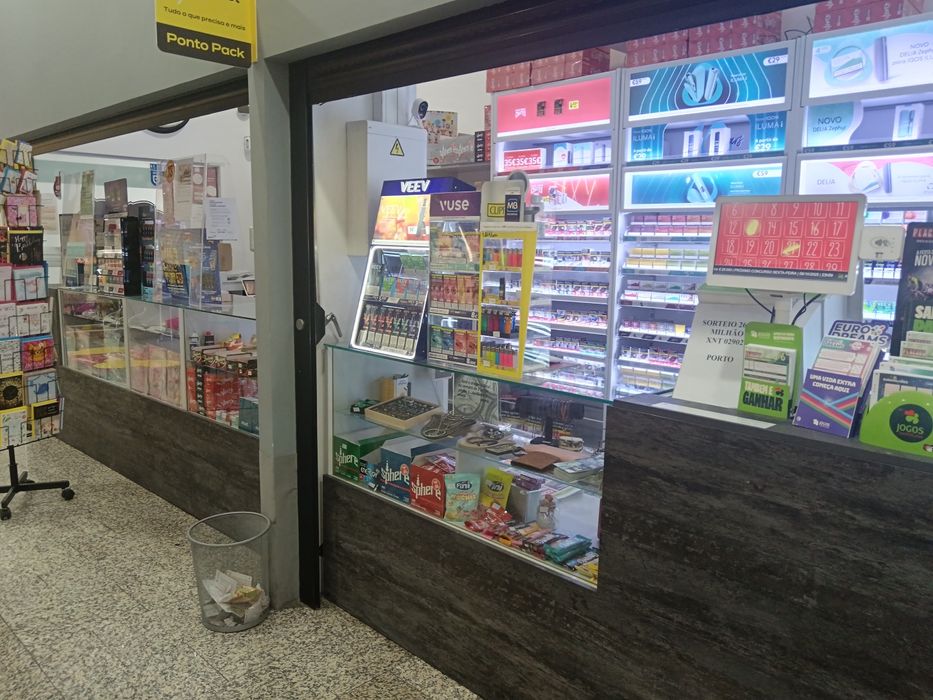 Vende se mobiliário de papelaria