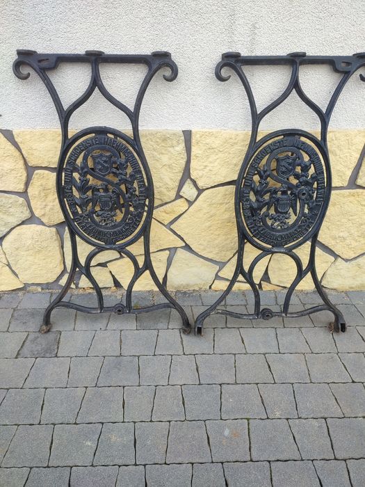 Zabytkowe nogi od maszyny do szycia