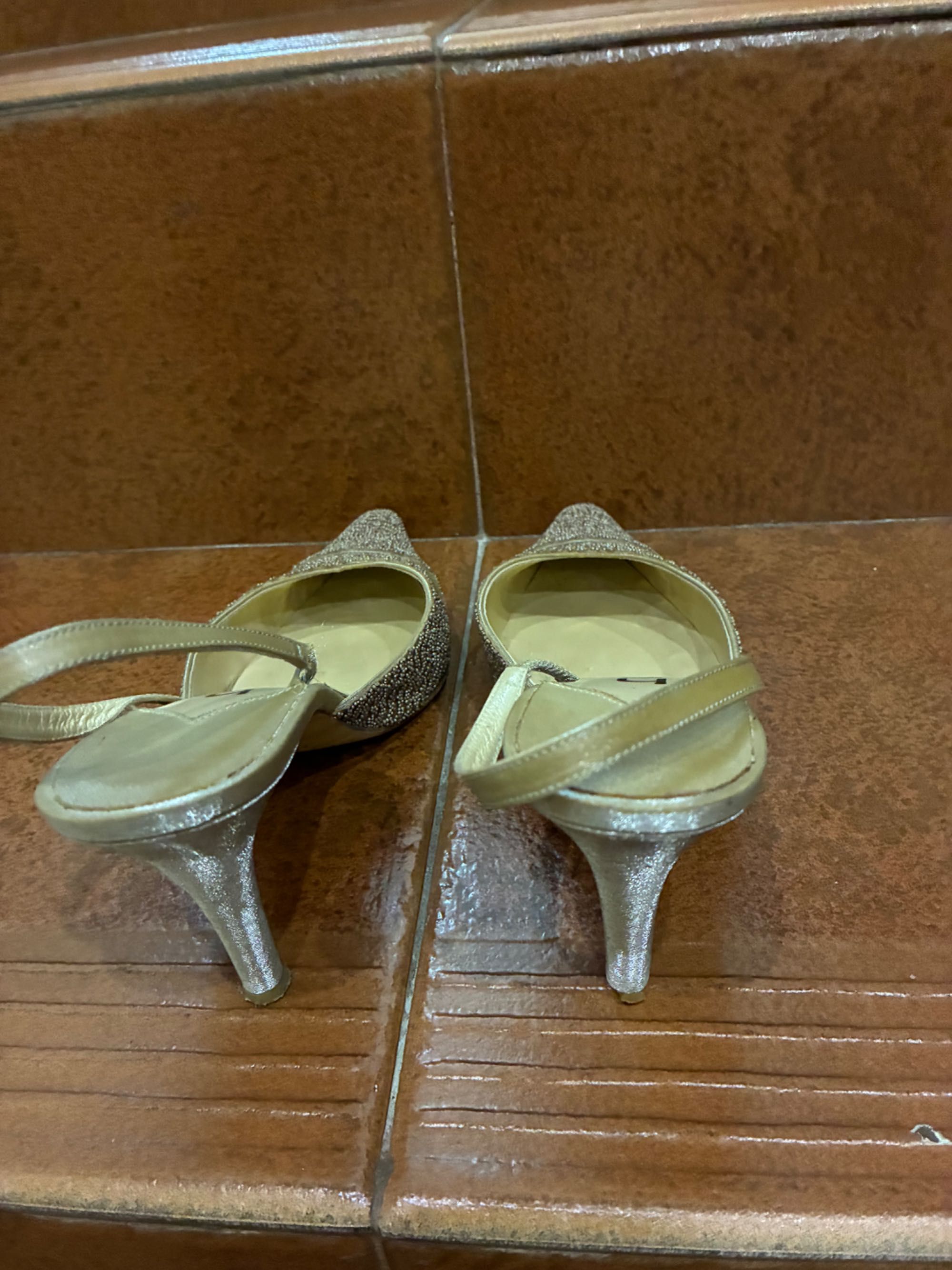 Sapatos dourados