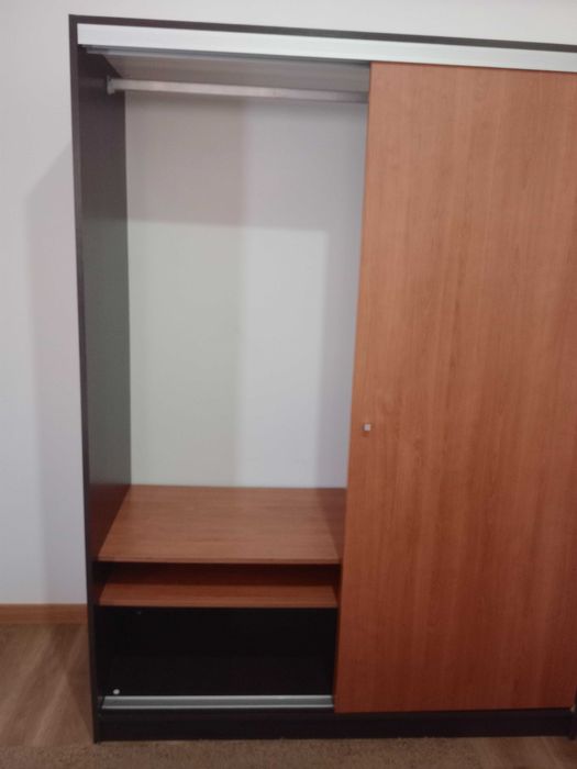 Roupeiro para quarto/arrumos
