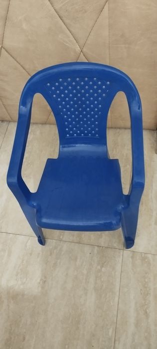 Plastikowe krzesełko dziecięce