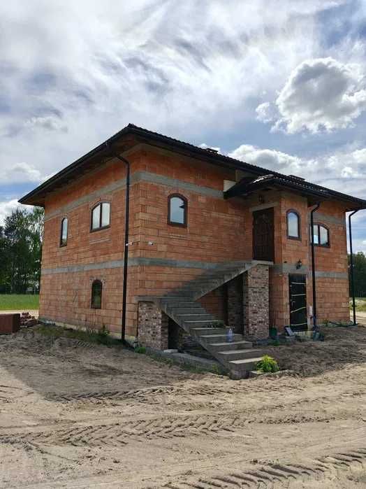 Nowy dom i budynek gospodarczy