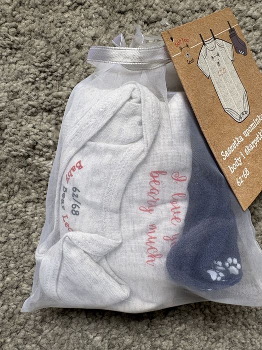 Zestaw upominkowy body i skarpetki niemowlęce