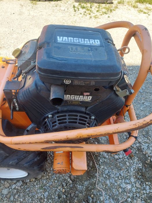 Glebogryzarka hydrauliczna firmy Barreto 1620