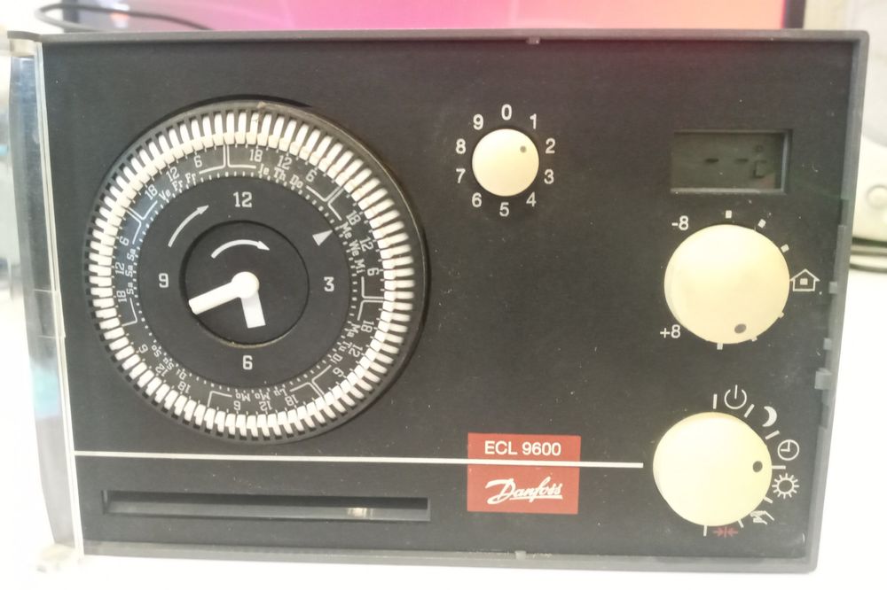 регулятор температуры трехпозиционный Danfoss ECL9600