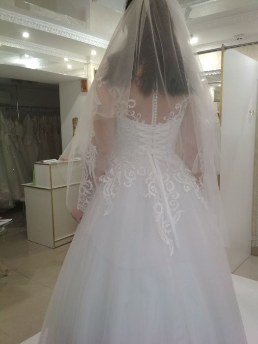 Продам весільну сукню