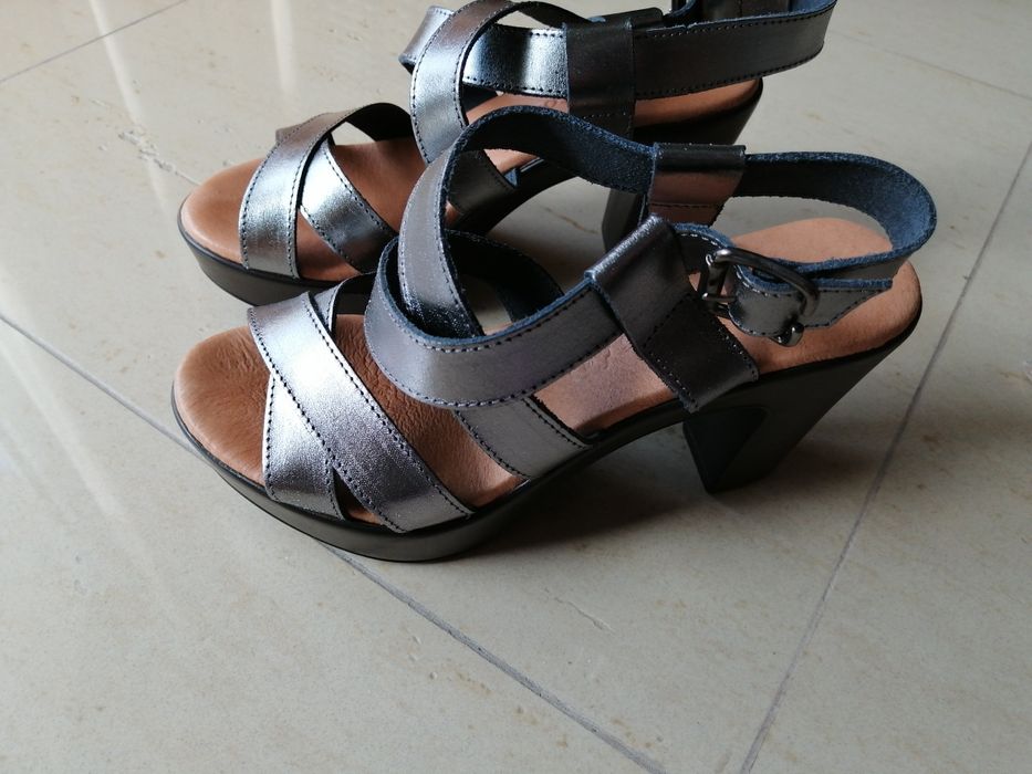 Vendo sandálias Eva Frutos n°35