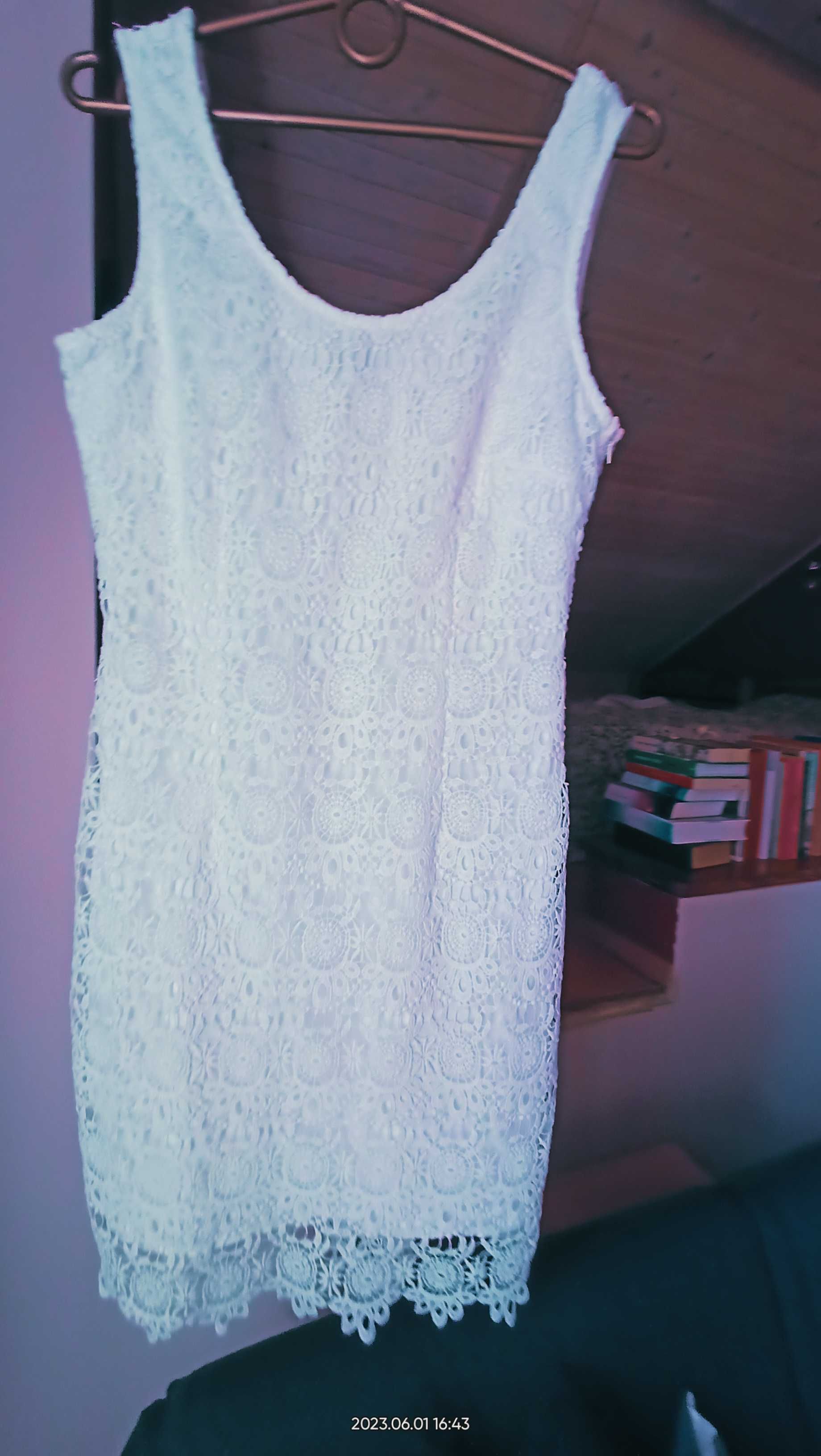 Biała sukienka Mohito.M,L