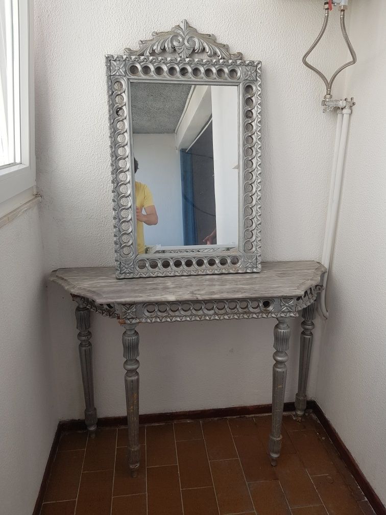 Consola com espelho