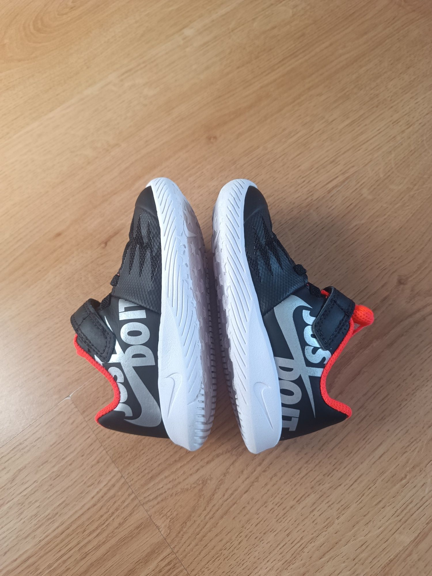 Кросівки   Nike 22