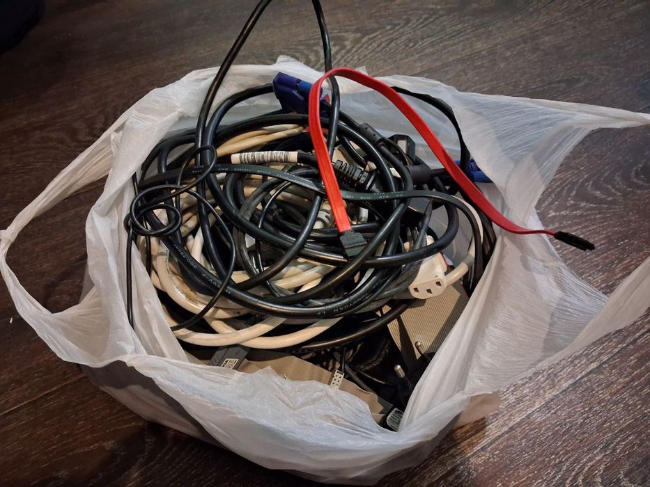 Комплект Комп'ютерних Кабелів (VGA, SATA, Живлення та Інші) — Мікс