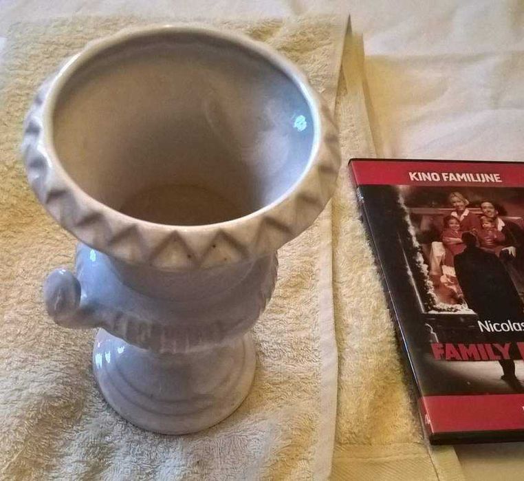 Odkryj urok historii z Białą Wazą Ceramiczną.