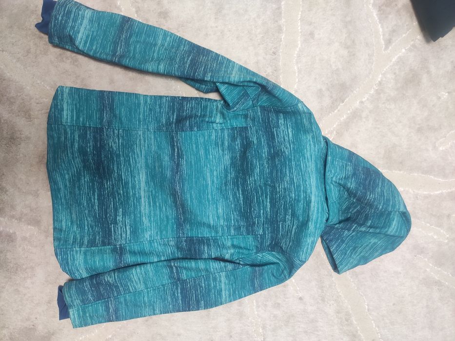 Демісезонна жіноча куртка