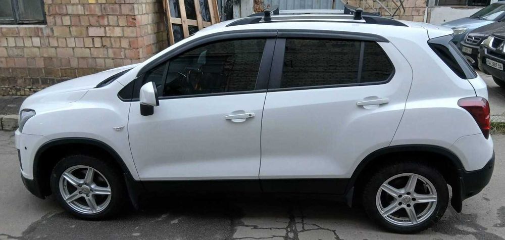 шевроле трекер 2013 год