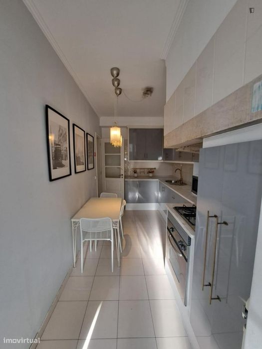 Quarto - localizado em Arroios Lisbon