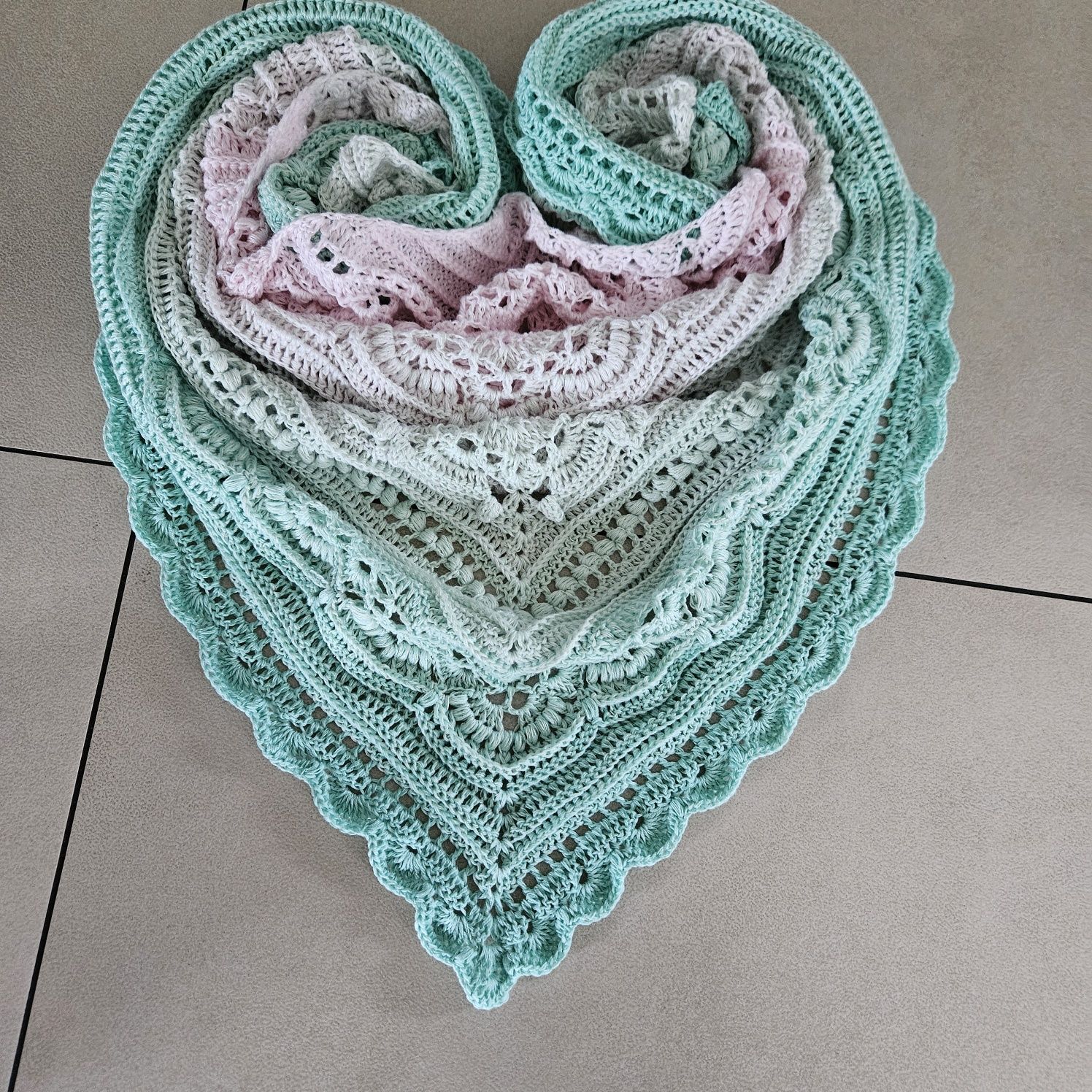Chusta robiona na szydełku rękodzieło Handmade
