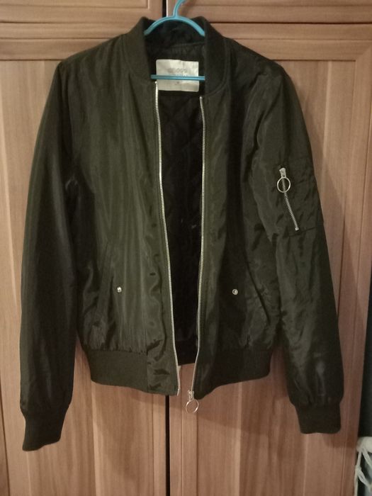 Cienka kurtka bomberka