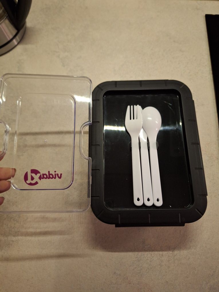 Lanch box ze sztućcami