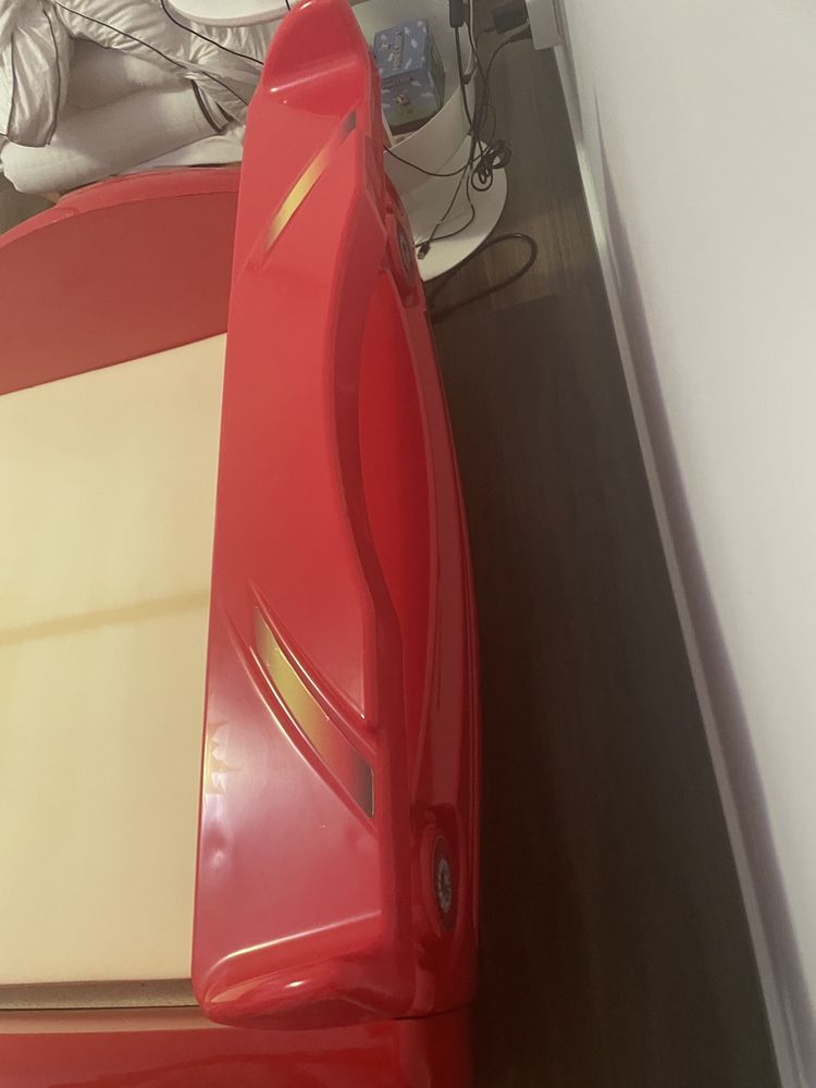 Cama faisca mcqueen carro com luzes e som a funcionar