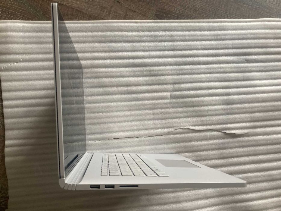 Планшет Microsoft Surface Book 2 15 i7,16GB,512GB,GTX 1060 Windows PRO