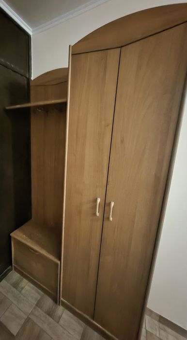 Прихожа , вішалка