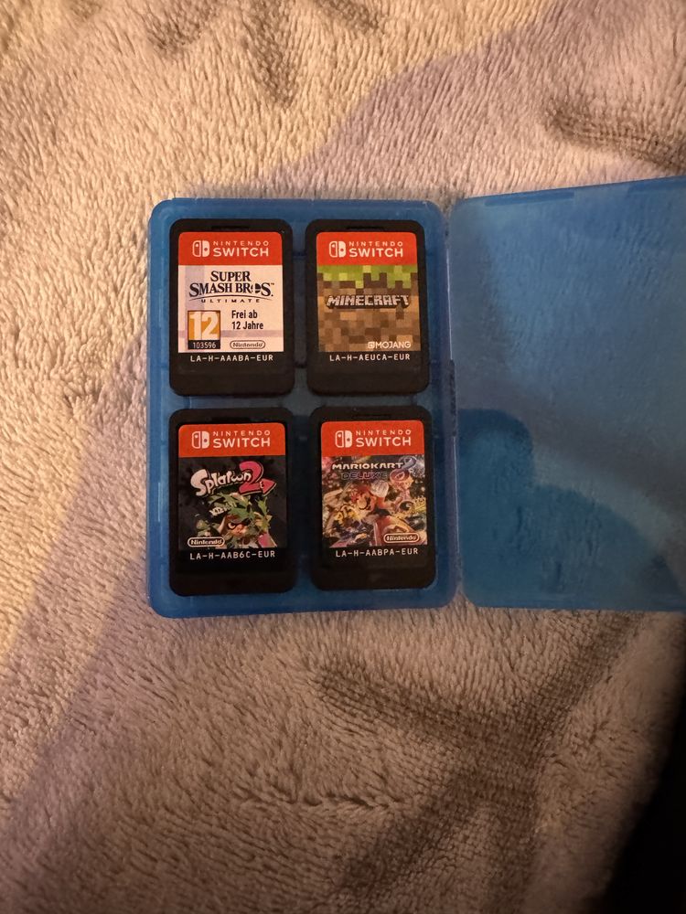 Nintendo Switch + Akcesoria + 4 Gry