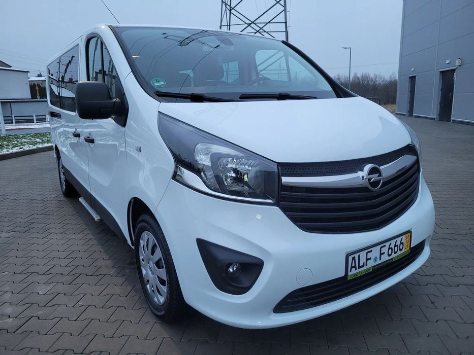 Opel Vivaro Inwalidzki do przewozu osób niepełnosprawnych 8 osobowy