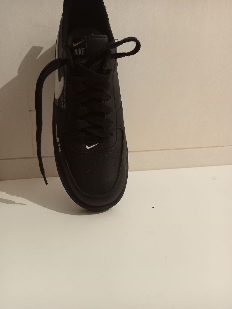 Nike sportswear preto e branco